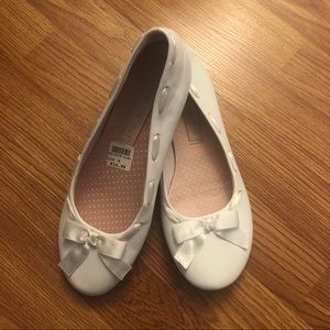 NEW Size 8 White Ballet Flats with Ribbon Accents